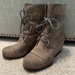 Sorel Joan of Artic Wedge II lace up boots, size 8.5